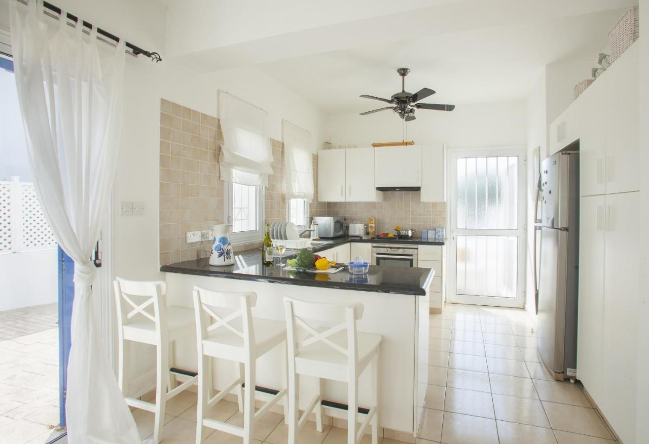 Mimoza Seafront Villa Protaras Exterior photo